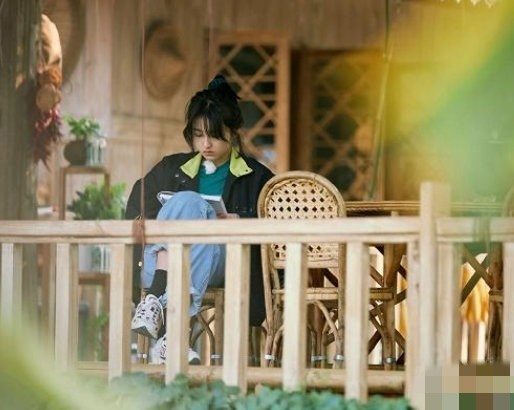 「」张子枫节目学习，却被网友吐质疑：2020年高考复习2018年试卷有用？