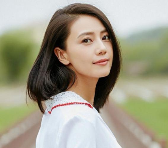「」参观高圆圆现实的豪宅，尽管内部装修很普通，一进门也觉得是仙境