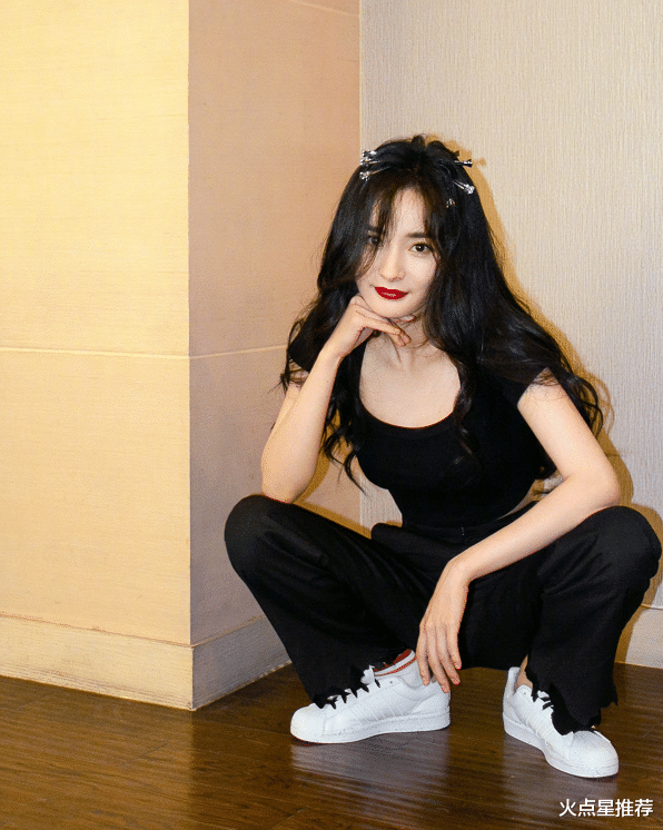 杨幂|终于等到杨幂女儿正脸照！小糯米容颜公开，清楚母亲有无整容了