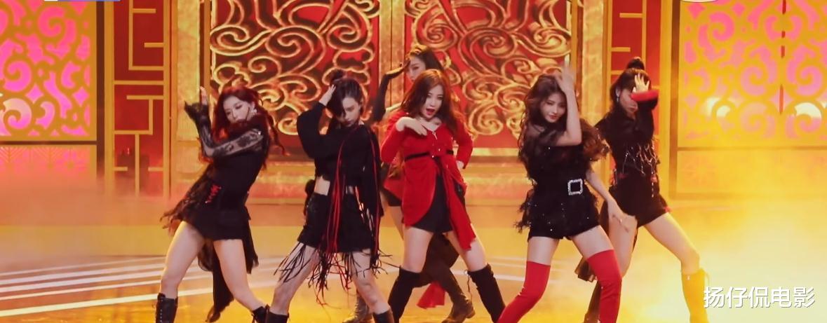 #刘雨昕#青春有你2：在刘雨昕接长发跳舞时，有谁注意到虞书欣这个细节