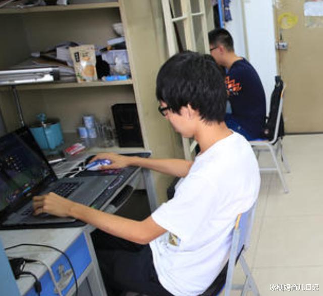 大门|大一入学：这4样东西最好别带，否则都进不去寝室的“大门”