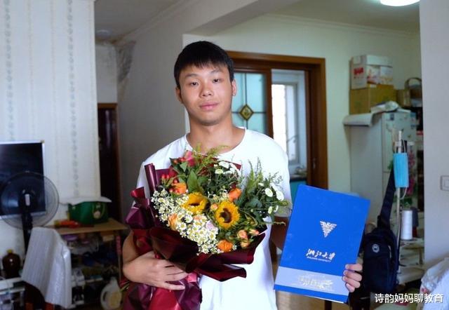 大学|大学录取通知里的2张表，每年能帮你省3000元，错过你可就亏大了