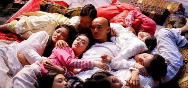 黄晓明|黄晓明版的电视剧《鹿鼎记》拍完后，因“尺度过大”没通过一审