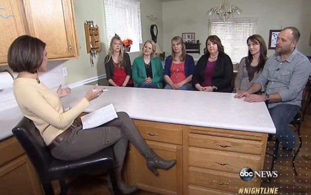 英国英鸟|牛！美国男子连娶5名妻子，生24个孩子，全家住一起还相处融洽