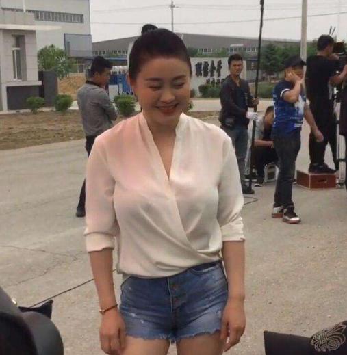 综艺节目：关婷娜加入本山传媒16年，总演赵本山的老伴儿，今终于当女主角