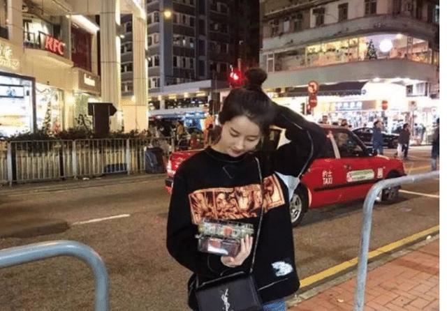 #周星驰#她被周星驰看中后一炮而红,尤其是一双“奶油腿”,让人过目不忘