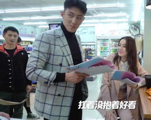 迪丽热巴|黄景瑜公主抱热巴，热巴笑场导演却不喊卡，看清抱姿，懂了