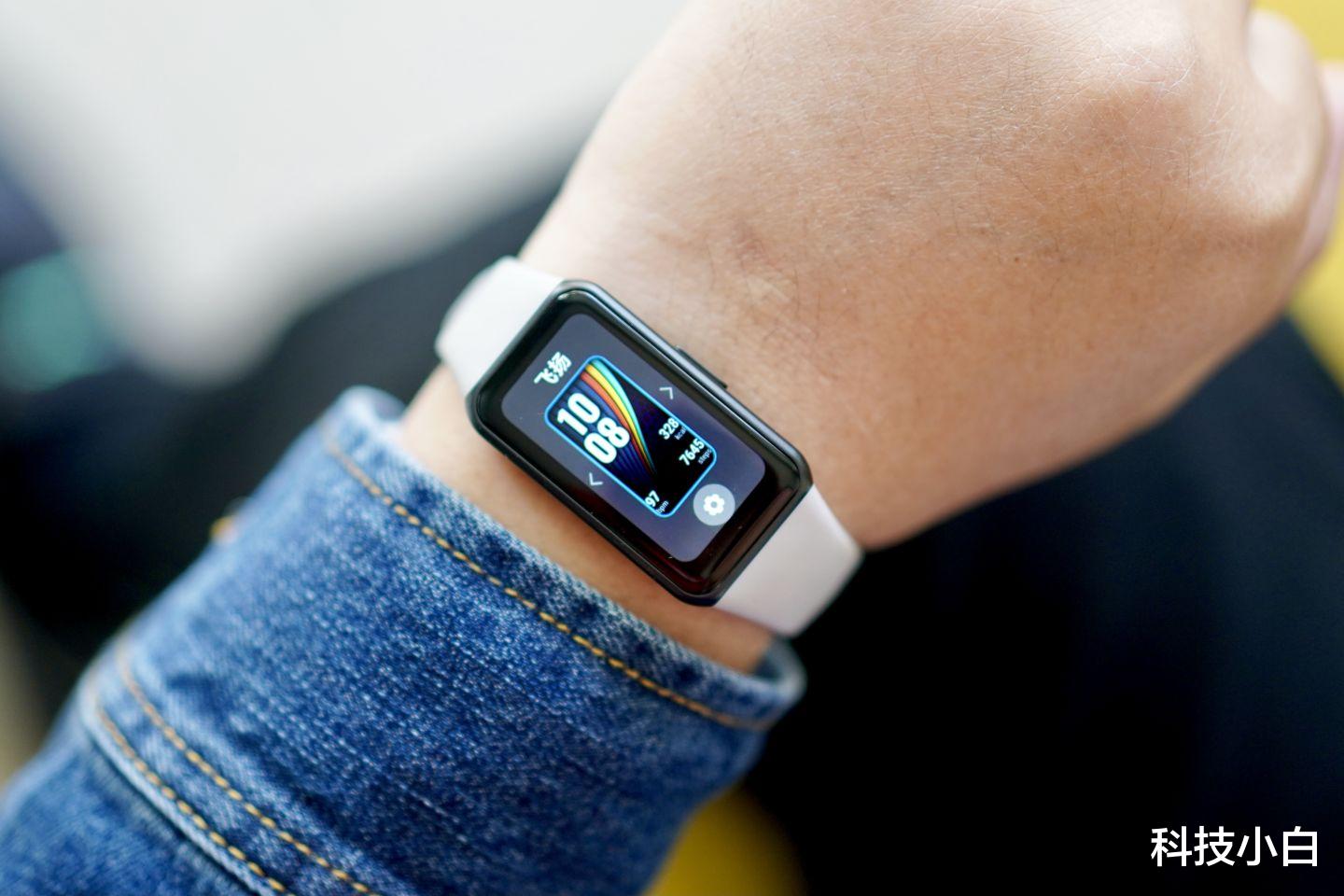 华为荣耀|荣耀手环6上手评测：引领手环全面屏时代，健康运动监测全面升级