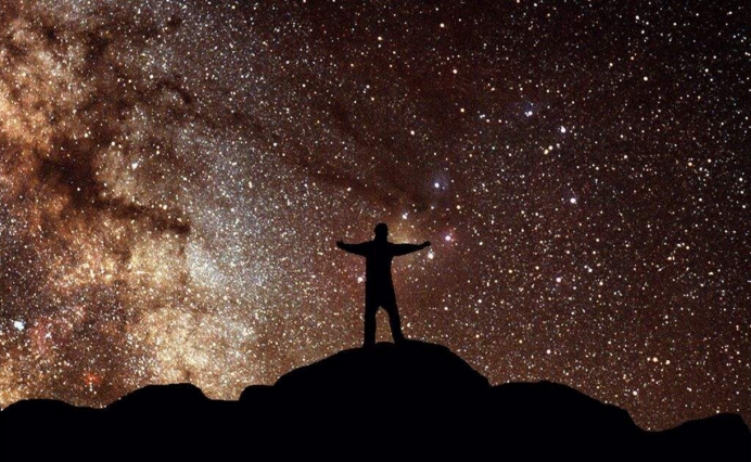 『科学家』如果到达宇宙边缘的宇航员伸出手，他会摸到什么？