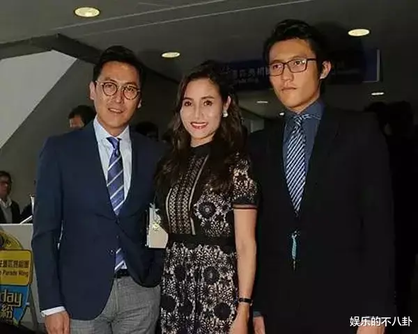 TVB|52岁TVB视帝和22岁儿子同框，网友：爸爸比儿子还年轻