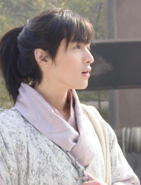 「胡歌」胡歌15年前旧照曝光,在没有十级美颜滤镜的年代,颜值过于真实了