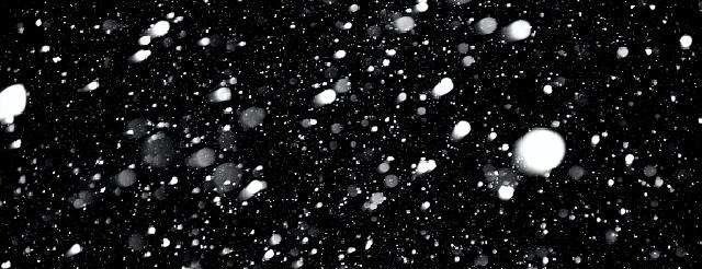 「月球」诡异太空事件：月球上出现了不该出现的东西？有东西在干预人类？