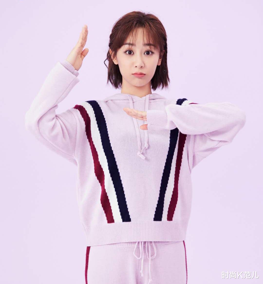 直发@杨紫终于留长发，长直发披肩拍大片，造型多变更有气质了！