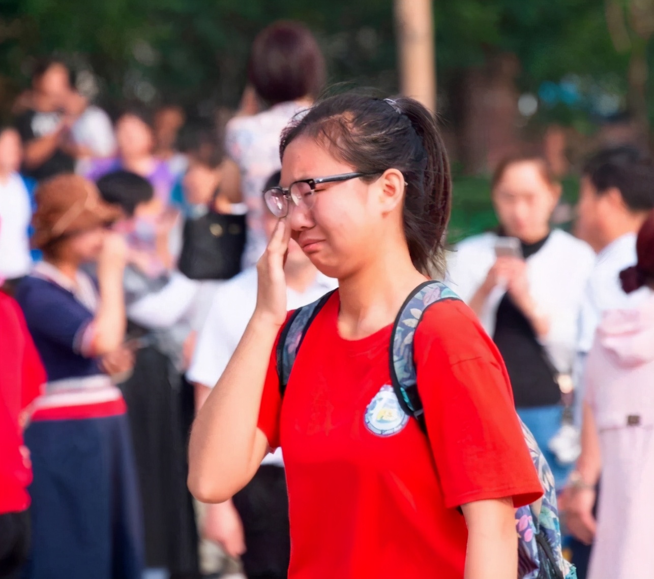 教育部|教育部最新宣布，大学、中学、小学寒假全部提前，但家长却很伤心