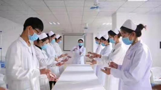 【法学】大学里最忙的三个专业，忙到都没时间恋爱，但毕业后能拿高薪