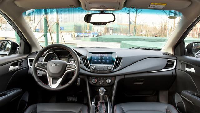 Jeep指南者|又一合资车成“炮灰”！油耗4.7L，从9万跌至6万，大幅降价无人识