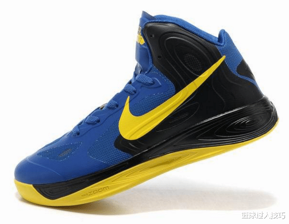 阿迪达斯▲NBA签名鞋10大失败之作：科比阿迪系列如大面包，第4双像古代官靴