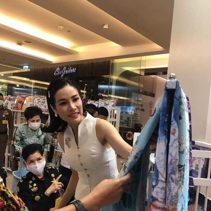 短发|诗尼娜贵妃留起长发，这是不是说明国王对她的恩宠增加了？