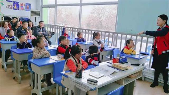 「」普通班做“鸡头”，还是在重点班做“凤尾”，资深教师是这么说的