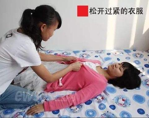 #标题党#情侣坐火车回家见家长，半夜女友病情发作，男子知道后直接分手！