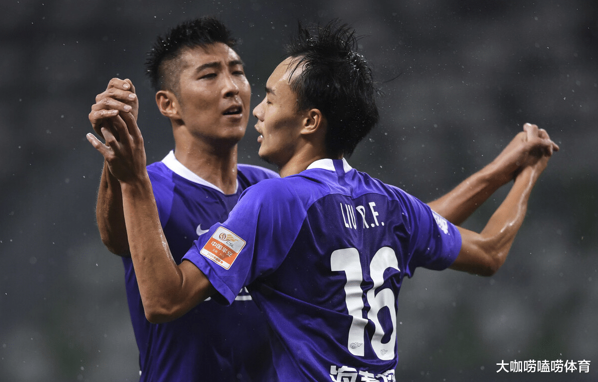 法蒂|火爆！中超昨晚出现16人大规模冲突：边裁飞奔进场加入混战