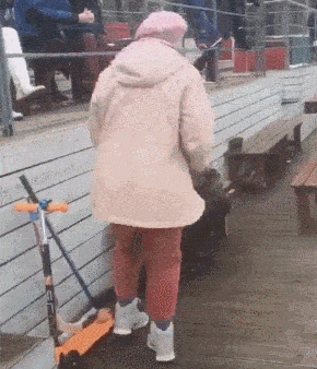 |“以为爸妈出差了，于是把男朋友叫来家里过夜，结果...尴尬了！”哈哈哈哈