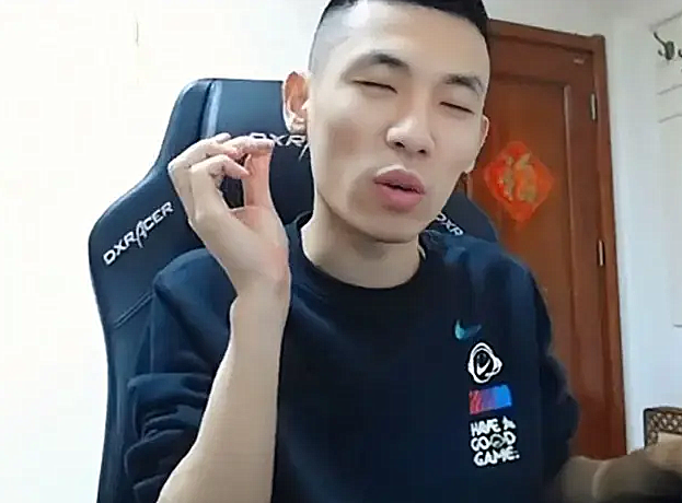 旭旭宝宝|DNF：旭旭宝宝晒12年前装备，颜色已成亮点，史诗是绿色的