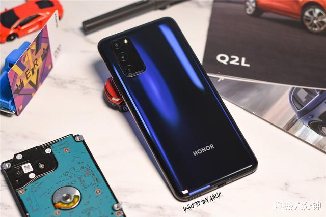 [华为荣耀]华为扛不住了，顶配荣耀V30pro跌至“小米价”，麒麟990+256GB