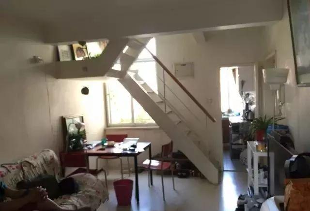 32㎡小复式，爆改成拥有10个功能空间的“豪宅”，餐厅兼书房真赞