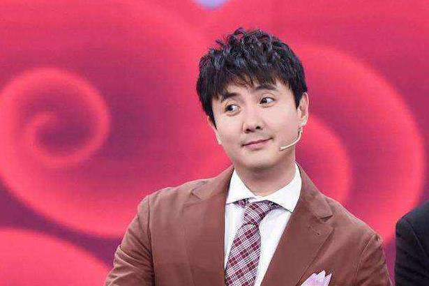 沈腾|沈腾春晚尴尬忘词，马丽随口说的6个字，没想到却意外成为经典