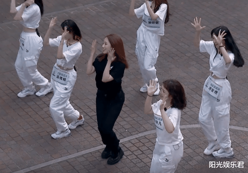 #孟美岐#孟美岐出席《创3》,和选手同台跳主题曲,实力差距一下出来了!