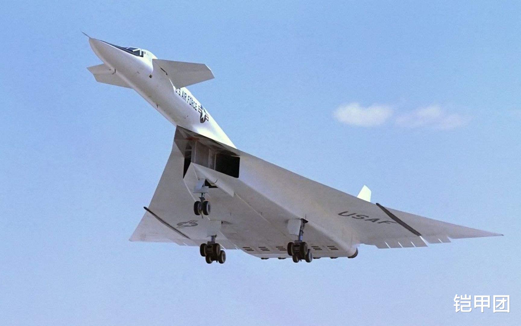 [轰炸机]造价比航母还要贵，这款轰炸机导弹都追不上，全世界仅一国能造