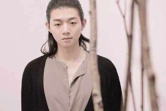 霍尊@霍尊：母亲为他退出乐坛，父亲火风重组家庭后，亲妈继母胜似姐妹