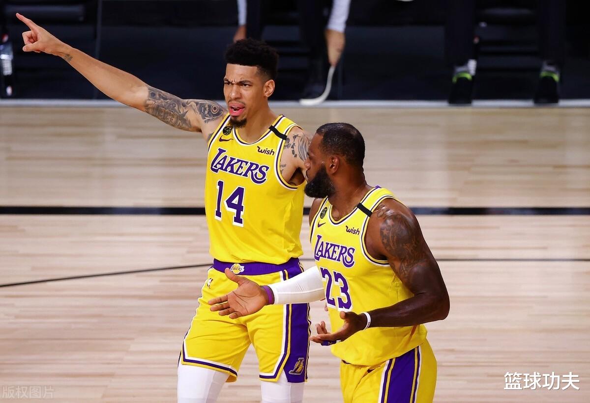 湖人队|18仅中5！湖人狂胜却揪出一废物，詹姆斯重视了起来 霍华德受到力挺！