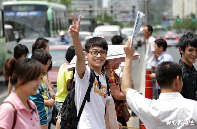 大学|2021届高考生有福了，今年大一新生却欲哭无泪，家长：早该如此