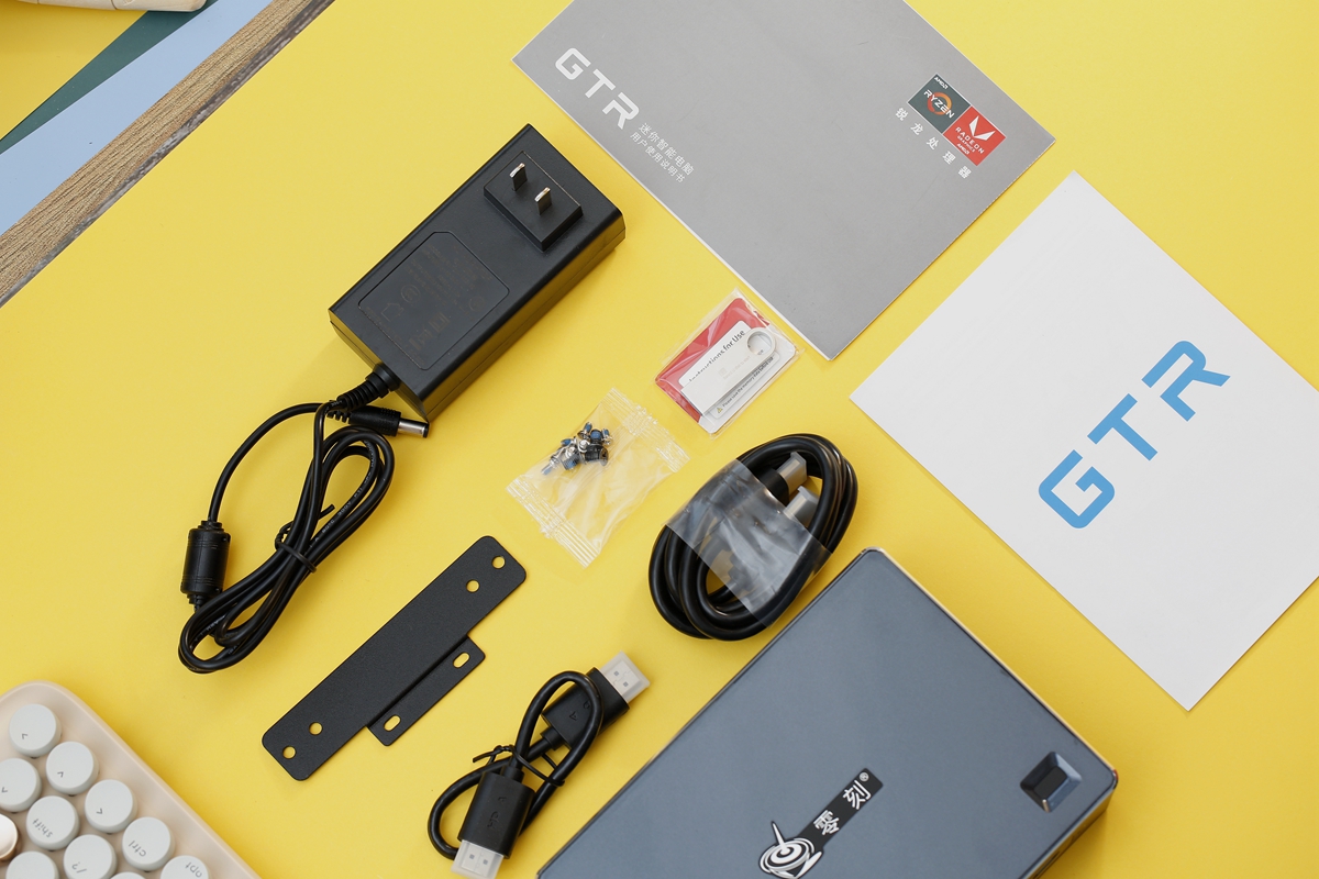 微单|零刻GTR，比iPad小一半，锐龙5+NAS硬刚ITX小钢炮