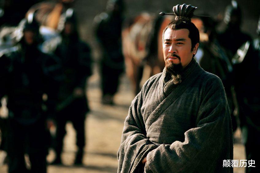 关羽|关羽一生看得起谁?三国中仅有4人,2位兄弟2位名将,没有诸葛亮