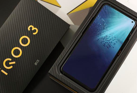 razr|三部不错的骁龙865手机，价格均有所松动，你更喜欢哪部呢？