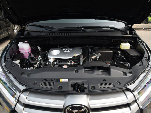 丰田汉兰达：这车人见人爱，轴距近2.8米，2.0T配四驱，关键是有大七座车型