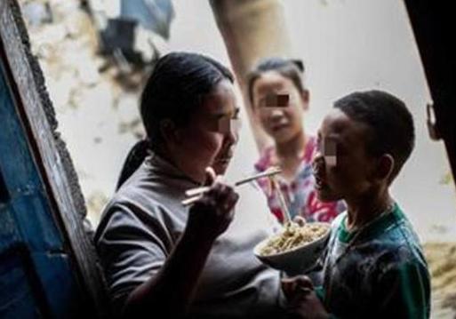 『杨超越』杨超越收入不菲，却坦言没义务抚养同母异父妹妹，网友：三观超正