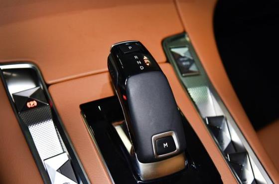 丰田皇冠|全车顶级牛皮，宁愿降价也不停产，从90万降价到23万！