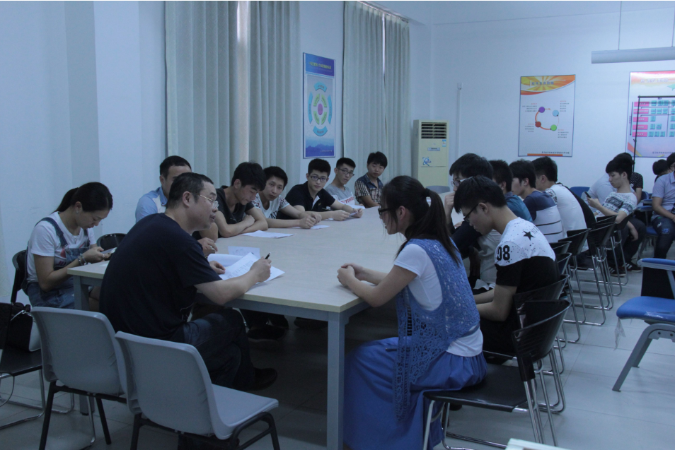 |钱都去哪儿了，大学里“花销大”的9个专业，第9个好玩设备却很贵