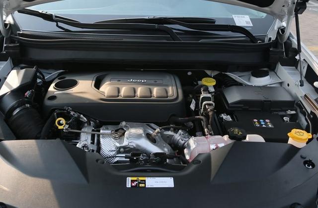 jeep自由光@从52万跌至15万！Jeep这车被低估，265马力配四驱，却没人懂