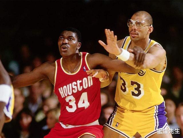 【迈克尔·乔丹】乔丹为啥不是状元？原因很简单，84届再选一万次他也是状元！