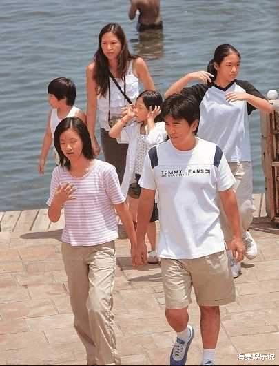 吴宗宪|吴宗宪要嫁女儿啦，面对镜头喜不自禁！女儿与未婚夫牵手照超级甜