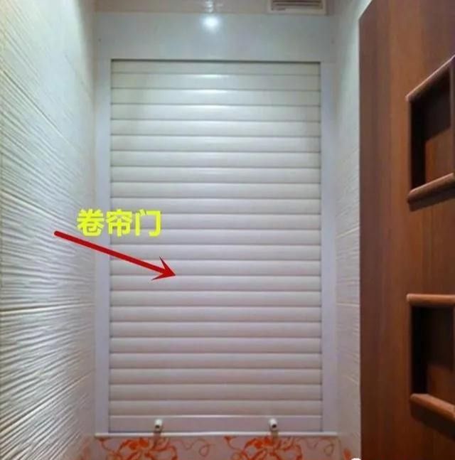 |房子很贵,马桶后方空间别浪费,打个柜子包到顶,再装扇移门!