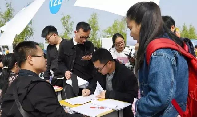 |教育部重点批评的6个专业，毕业生“烂大街”，找工作很困难！