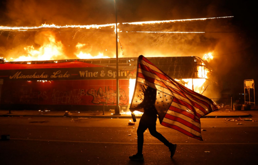 7聲槍響後，美國黑人示威者火燒全城：城市會燒到警察被解雇-圖3