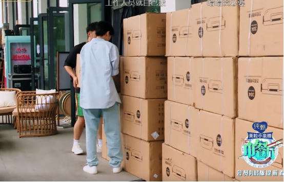 湖北|中餐厅做800份爱心盒饭，看清饭盒的标准后，是不是作秀一目了然