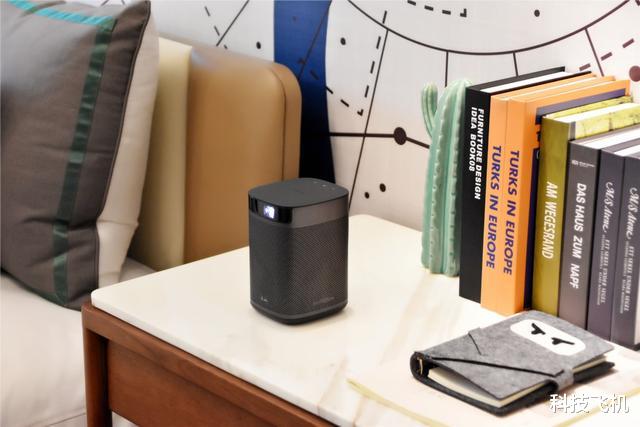 投影仪|小巧机身+长续航,1080P,年轻人第一款便携投影仪来了